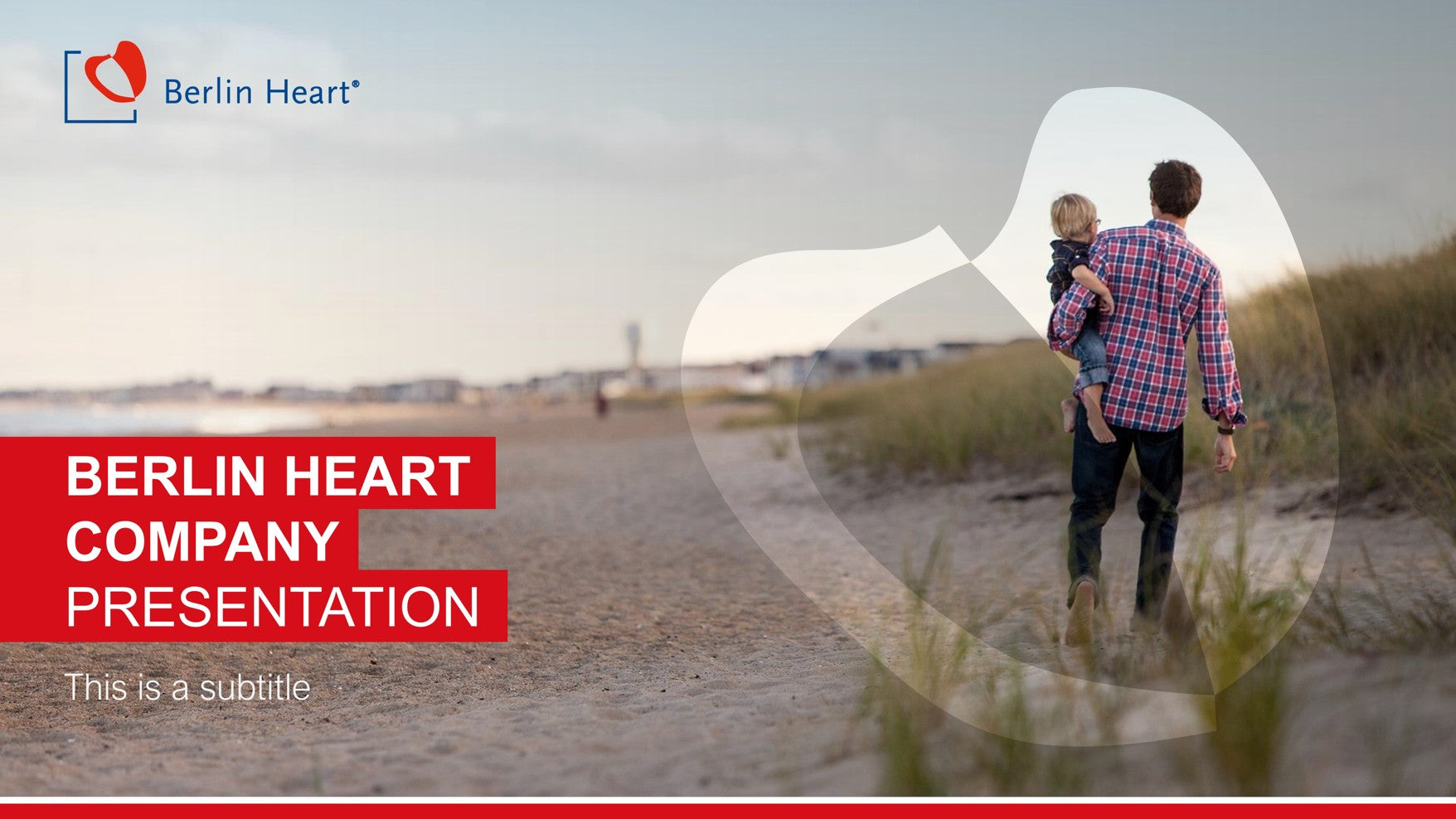Vater mit Kind am Strand