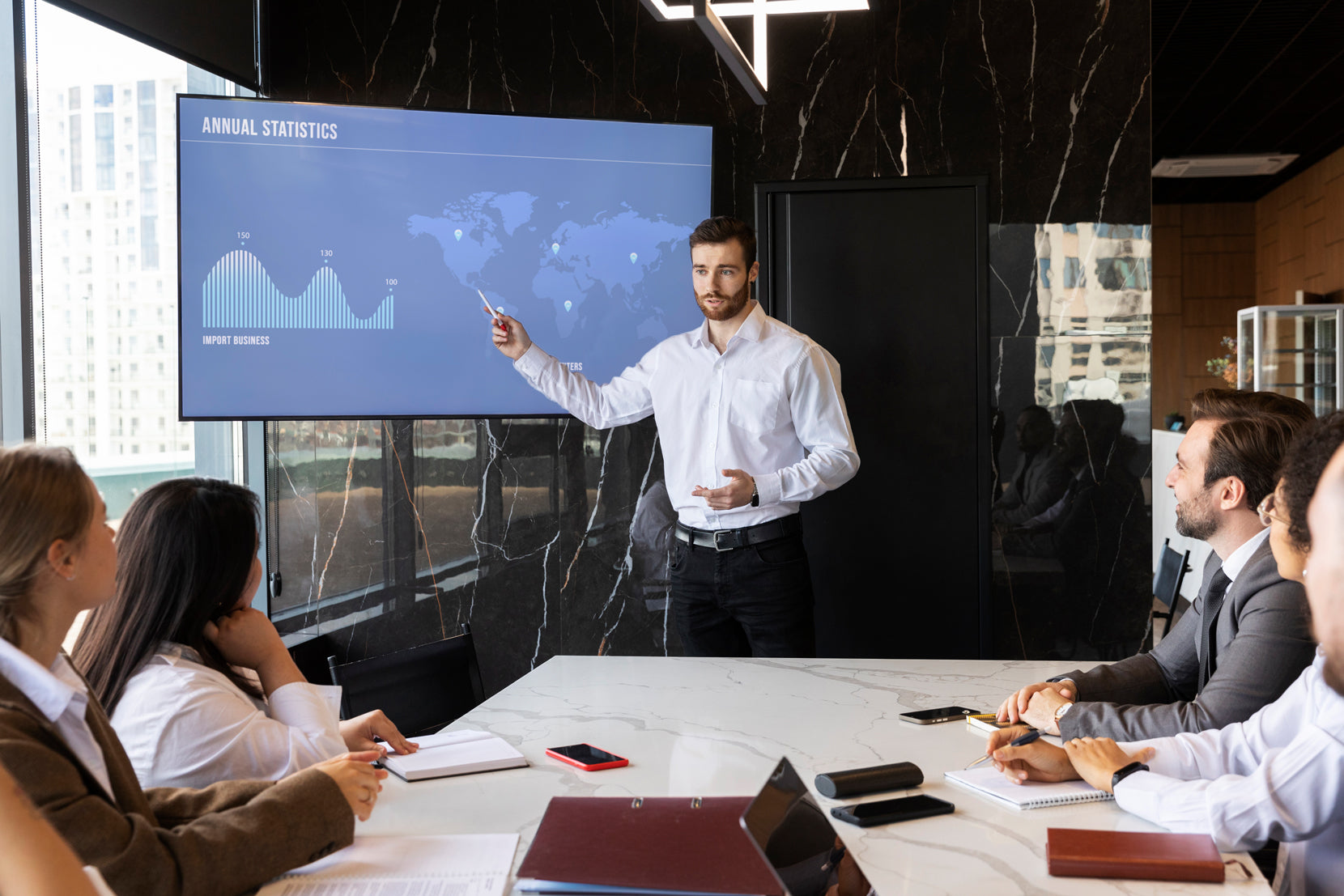 Geschäftspräsentation mit PowerPoint-Statistiken