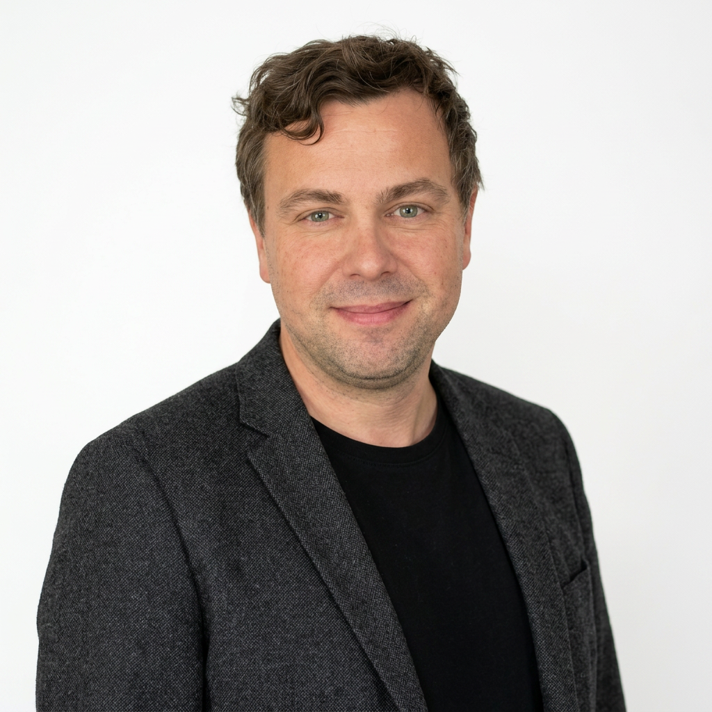 Geschäftsmann präsentiert PowerPoint Vorlagen